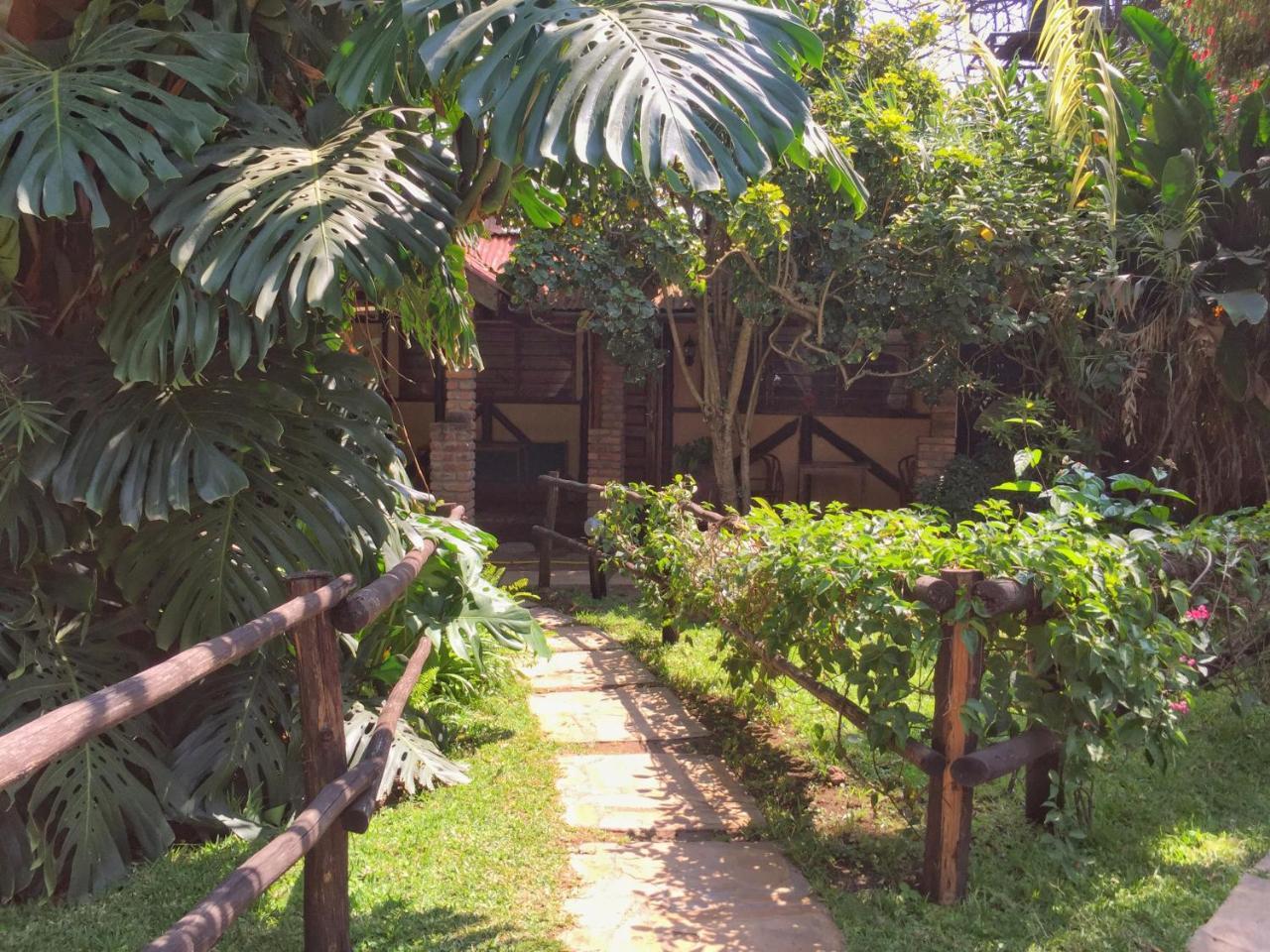 Outpost Lodge Аруша Экстерьер фото